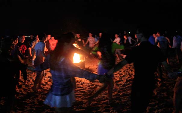 想过不一样的周末吗?粉果科技这里有!