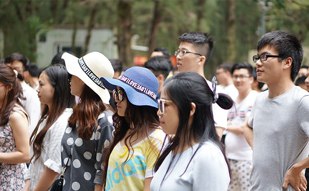 想过不一样的周末吗?粉果科技这里有!